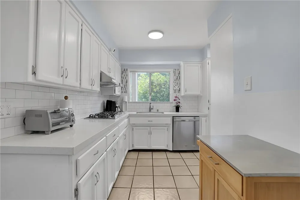 806 W 132nd Gardena, CA 90247
