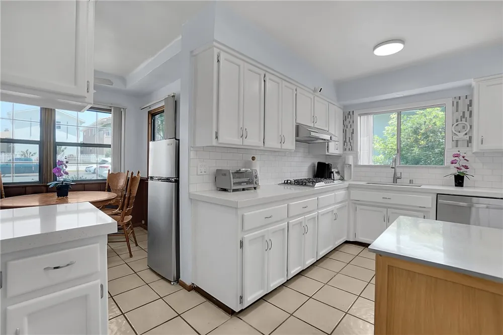 806 W 132nd Gardena, CA 90247