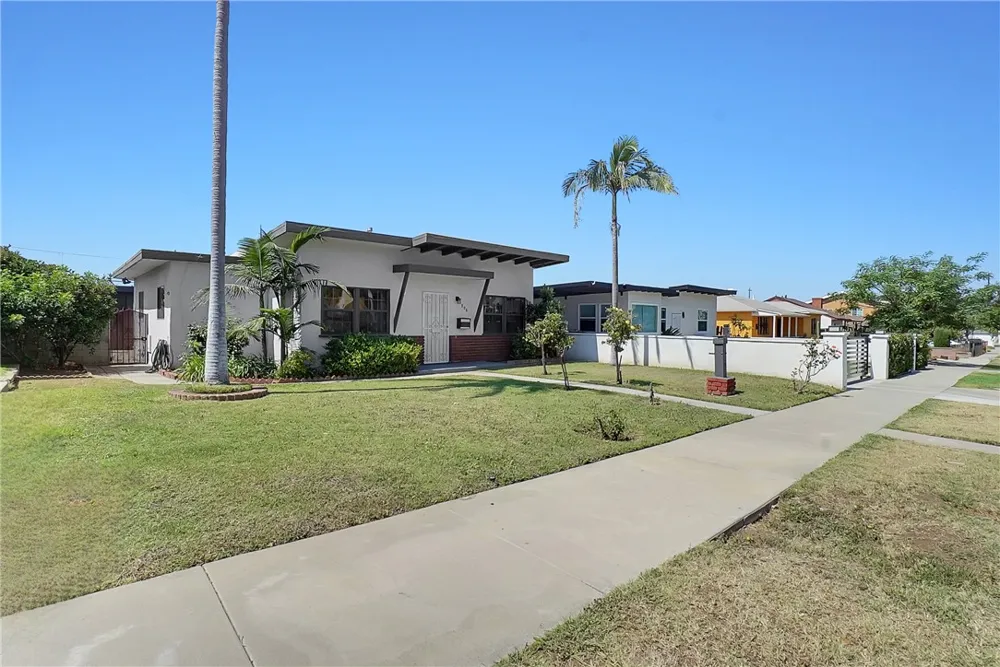 806 W 132nd Gardena, CA 90247