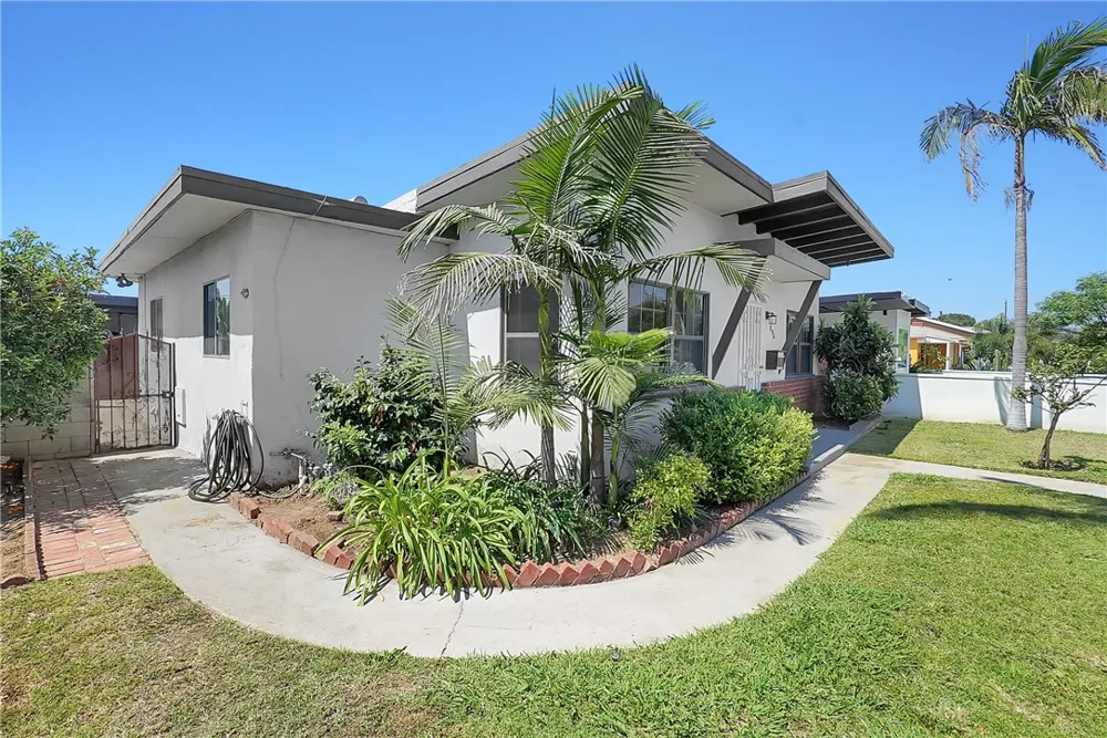 806 W 132nd Gardena, CA 90247