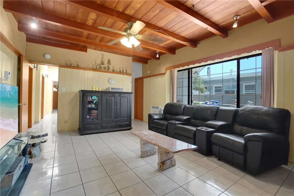 806 W 132nd Gardena, CA 90247