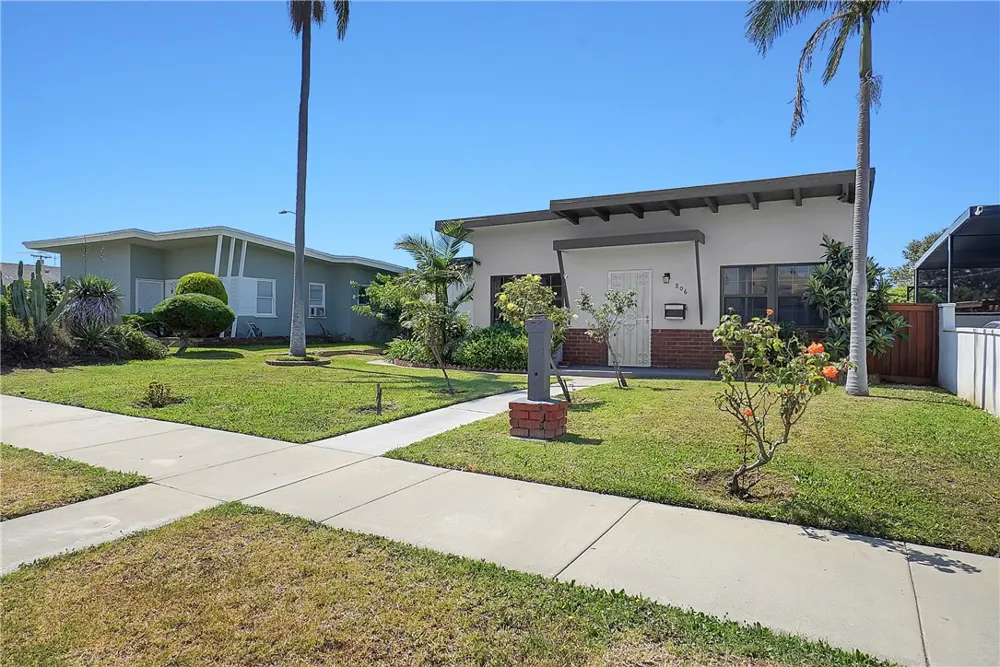 806 W 132nd Gardena, CA 90247