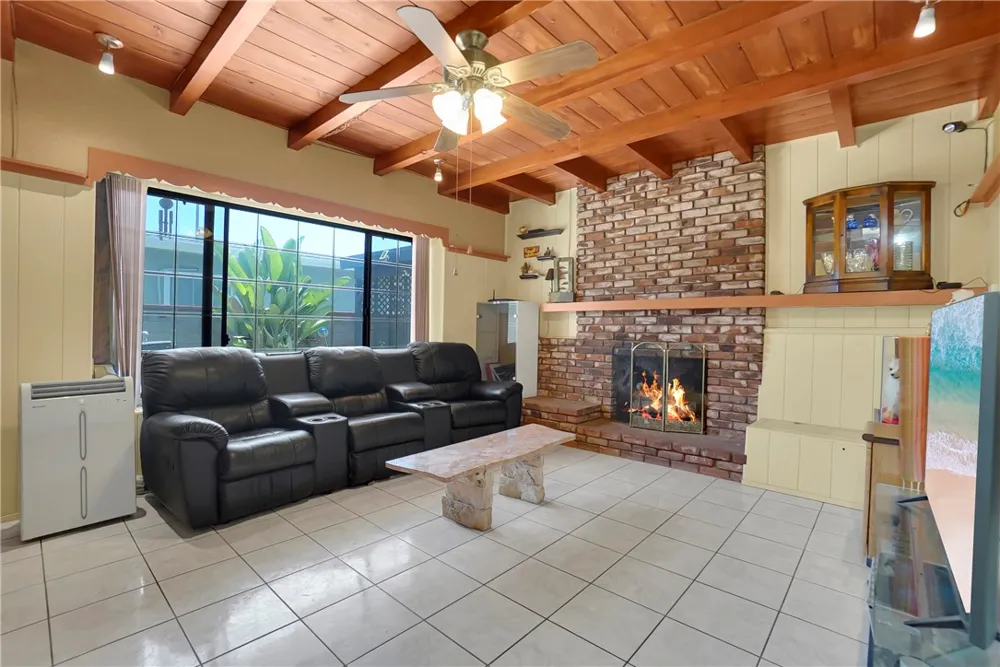 806 W 132nd Gardena, CA 90247