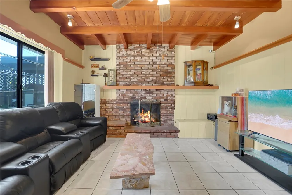 806 W 132nd Gardena, CA 90247