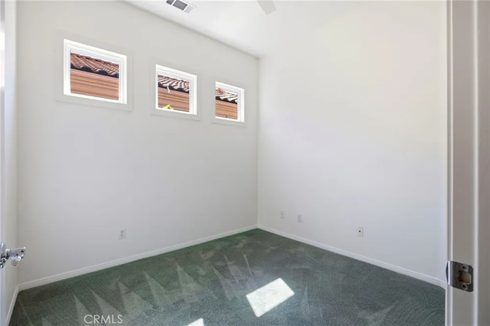 4956 ROLLING HILLS AVENUE Banning, CA 92220