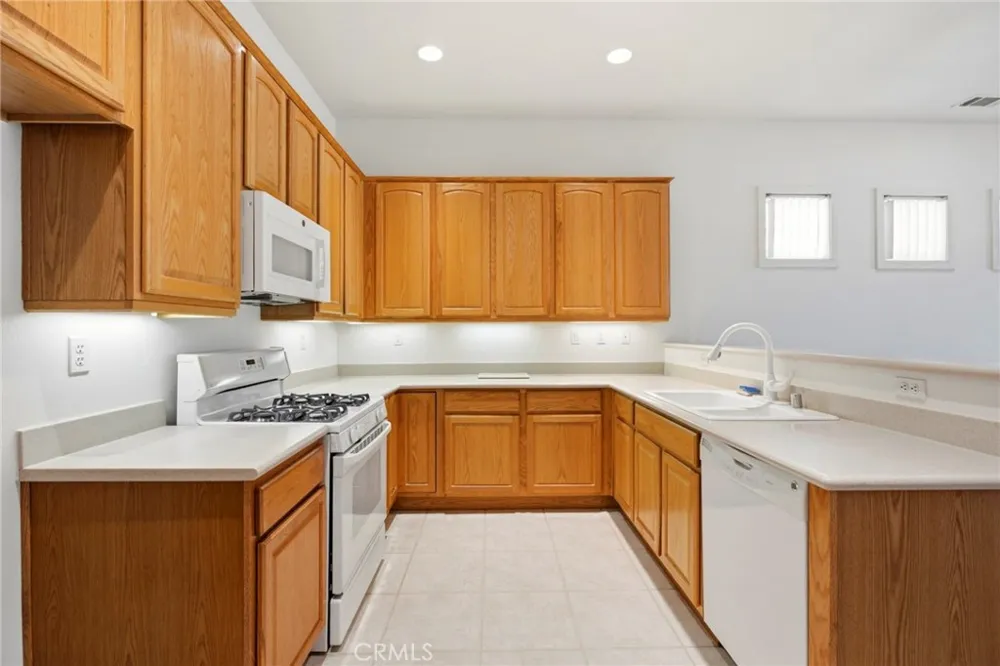 4956 ROLLING HILLS AVENUE Banning, CA 92220