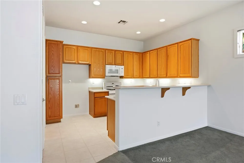 4956 ROLLING HILLS AVENUE Banning, CA 92220