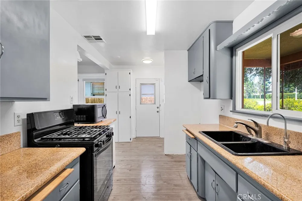 647 E 21st San Bernardino, CA 92404