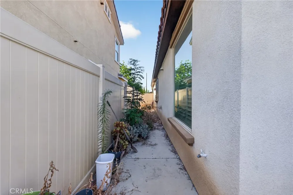 1065 Madera Perris, CA 92571