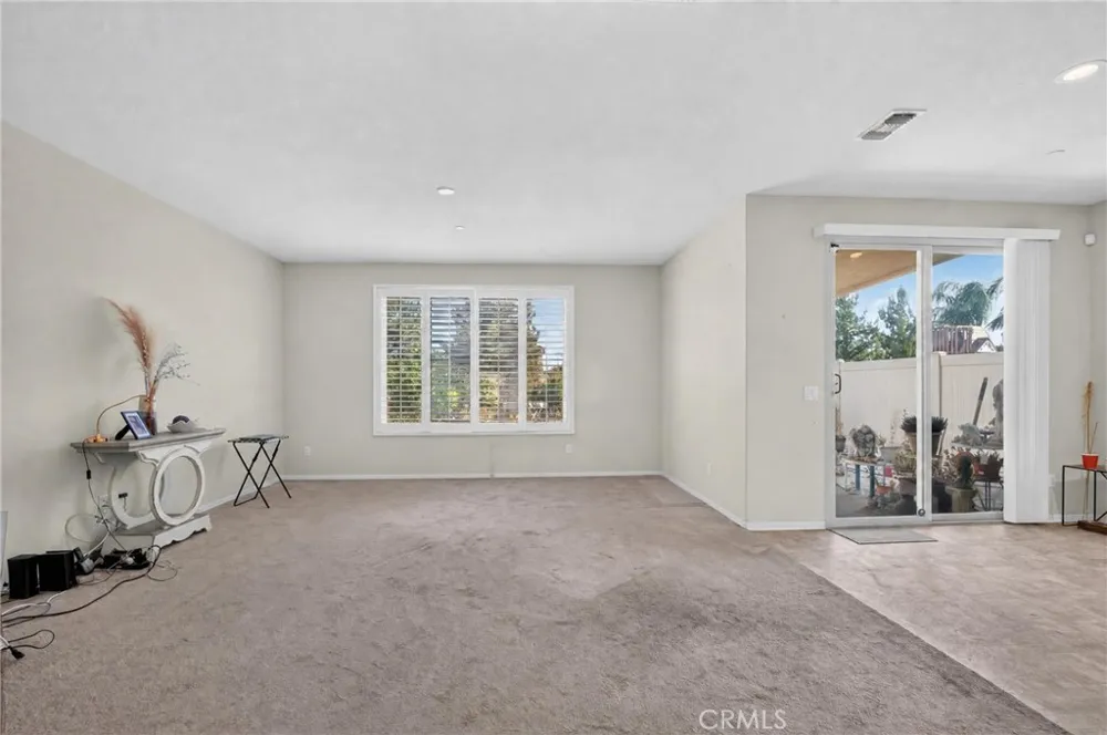 1065 Madera Perris, CA 92571