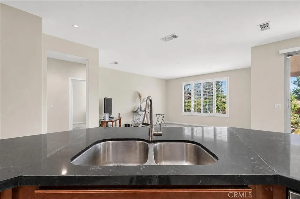 1065 Madera Perris, CA 92571