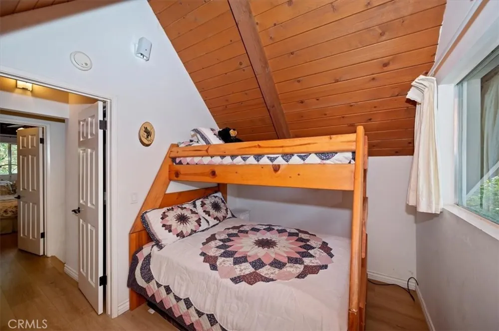 515 View Lake Arrowhead, CA 92352