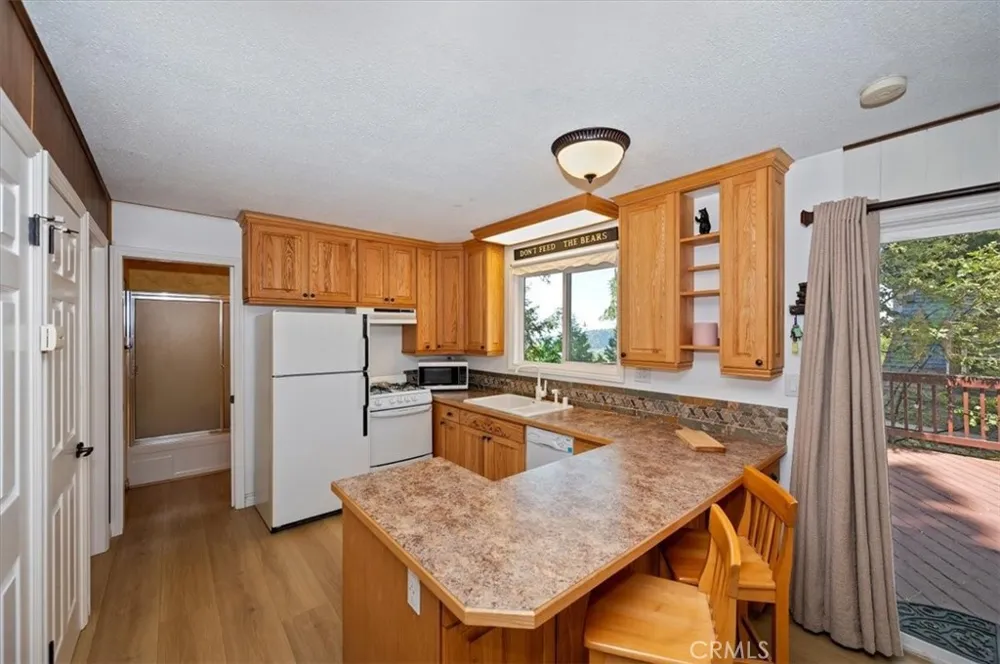 515 View Lake Arrowhead, CA 92352