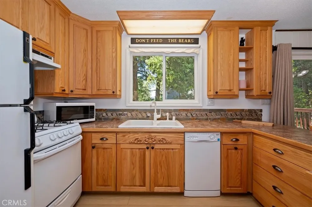 515 View Lake Arrowhead, CA 92352