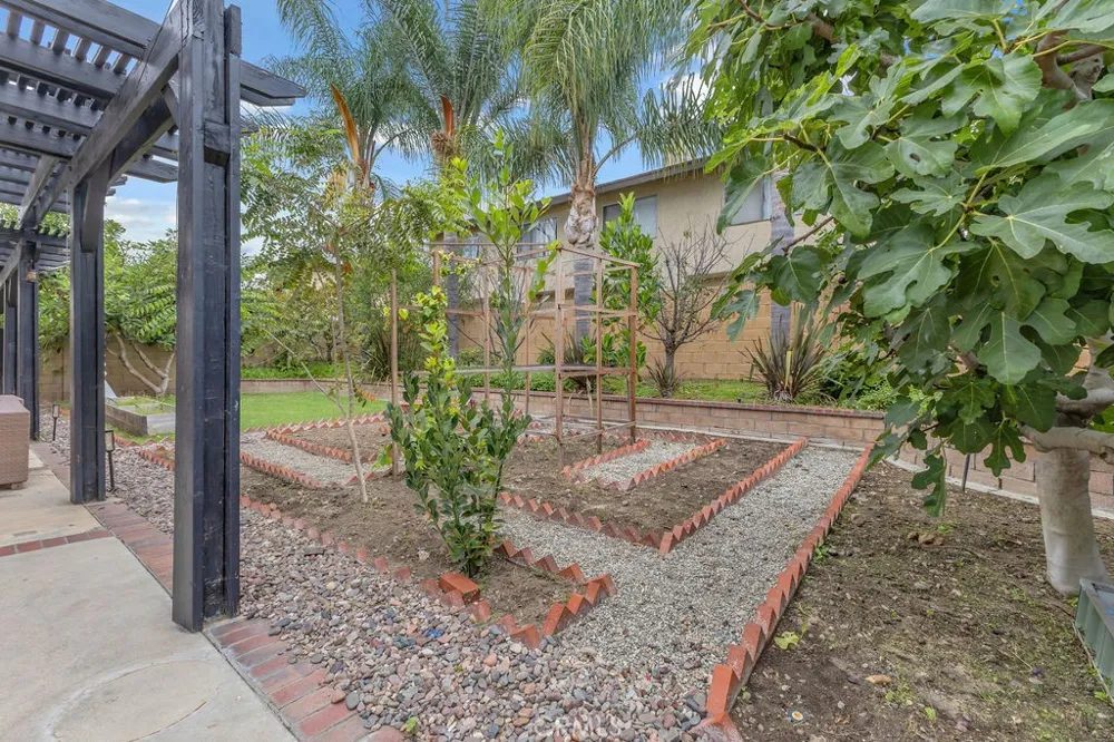 245 S Parker Street Orange, CA 92868