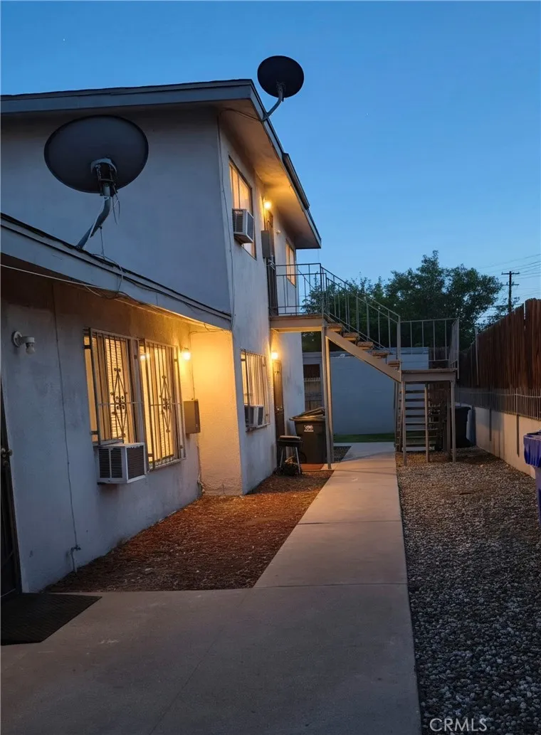 687 W 17th #4 San Bernardino, CA 92405