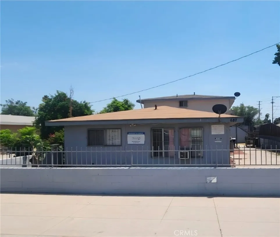 687 W 17th #4 San Bernardino, CA 92405