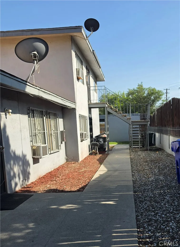 687 W 17th #4 San Bernardino, CA 92405