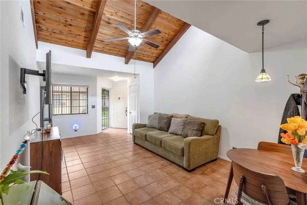 19233 Elm Apple Valley, CA 92308