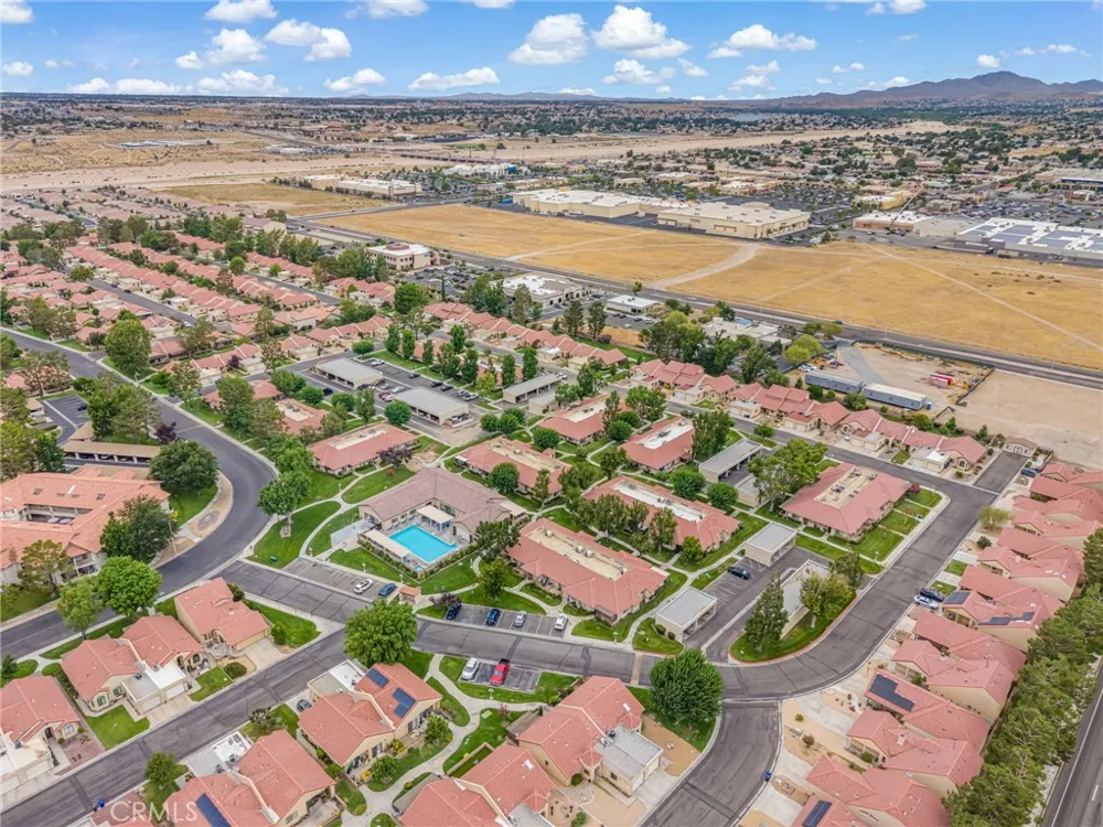 19233 Elm Apple Valley, CA 92308