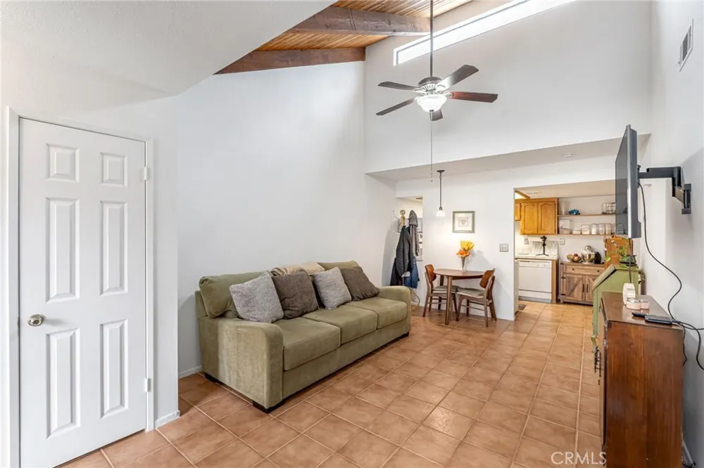 19233 Elm Apple Valley, CA 92308