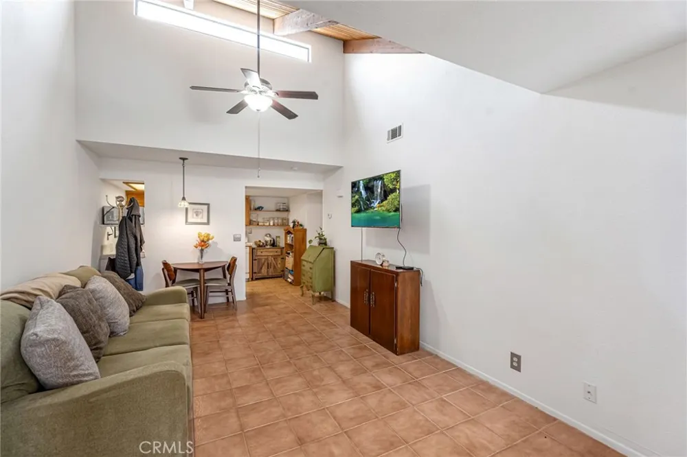 19233 Elm Apple Valley, CA 92308