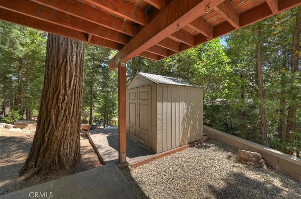 363 Castle Gate Lake Arrowhead, CA 92352