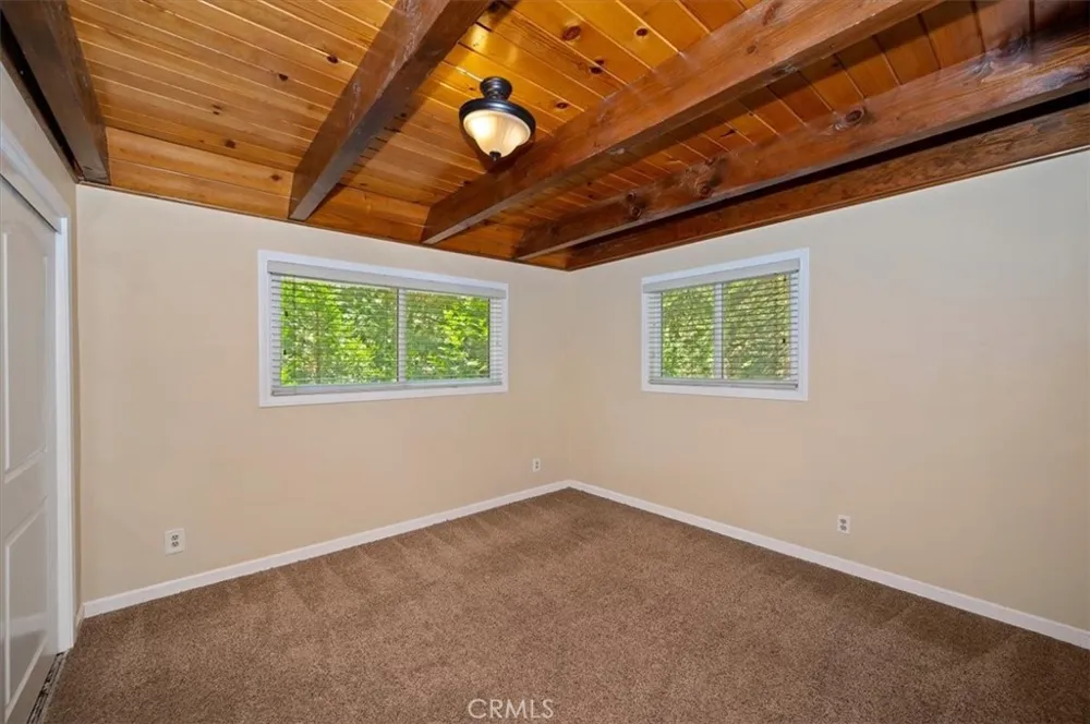363 Castle Gate Lake Arrowhead, CA 92352