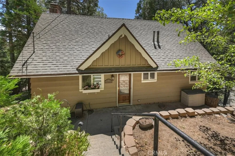 363 Castle Gate Lake Arrowhead, CA 92352