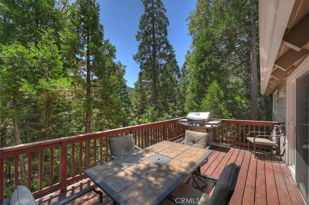 363 Castle Gate Lake Arrowhead, CA 92352