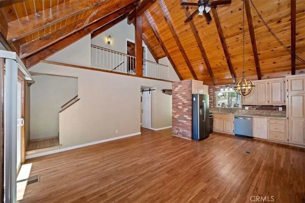 363 Castle Gate Lake Arrowhead, CA 92352