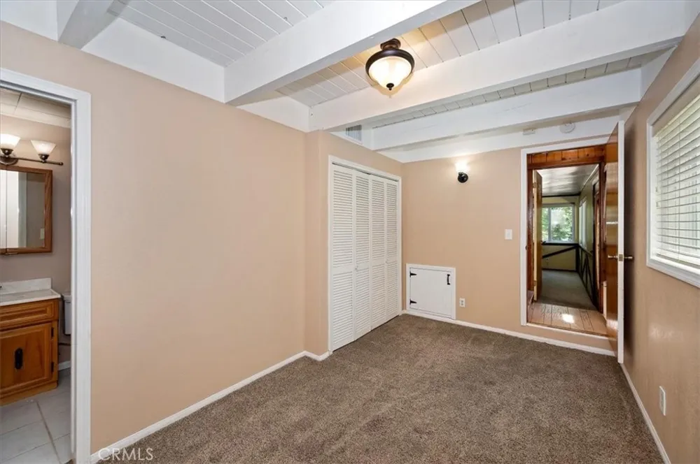 363 Castle Gate Lake Arrowhead, CA 92352
