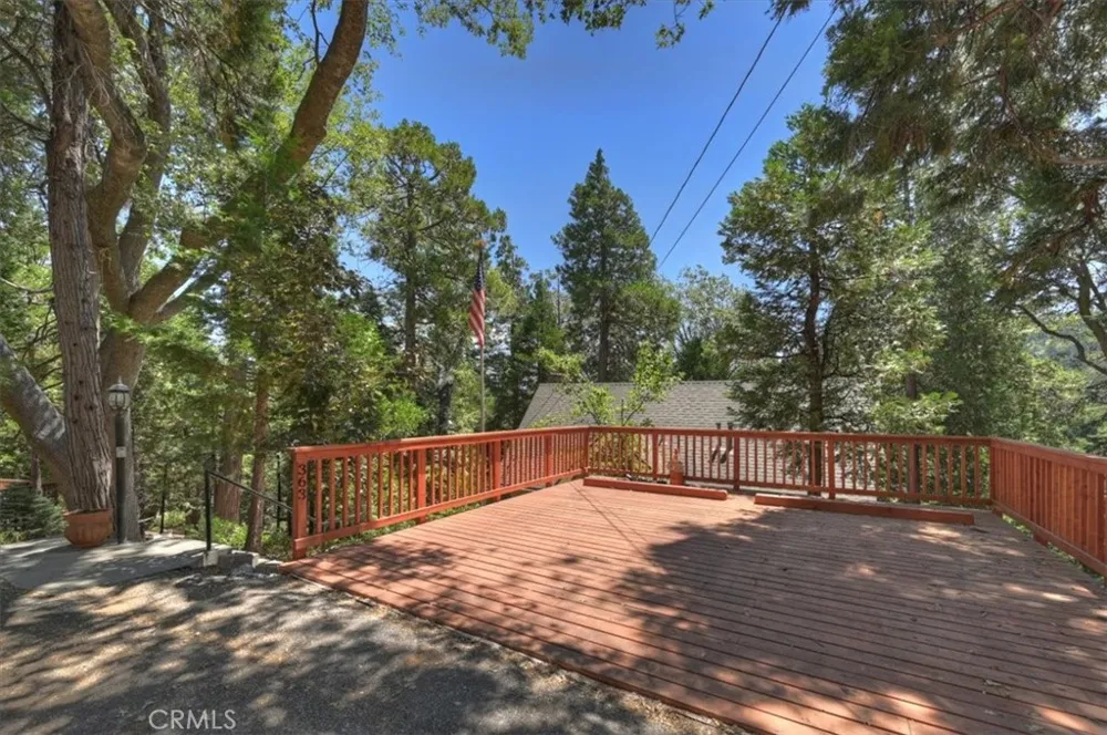 363 Castle Gate Lake Arrowhead, CA 92352