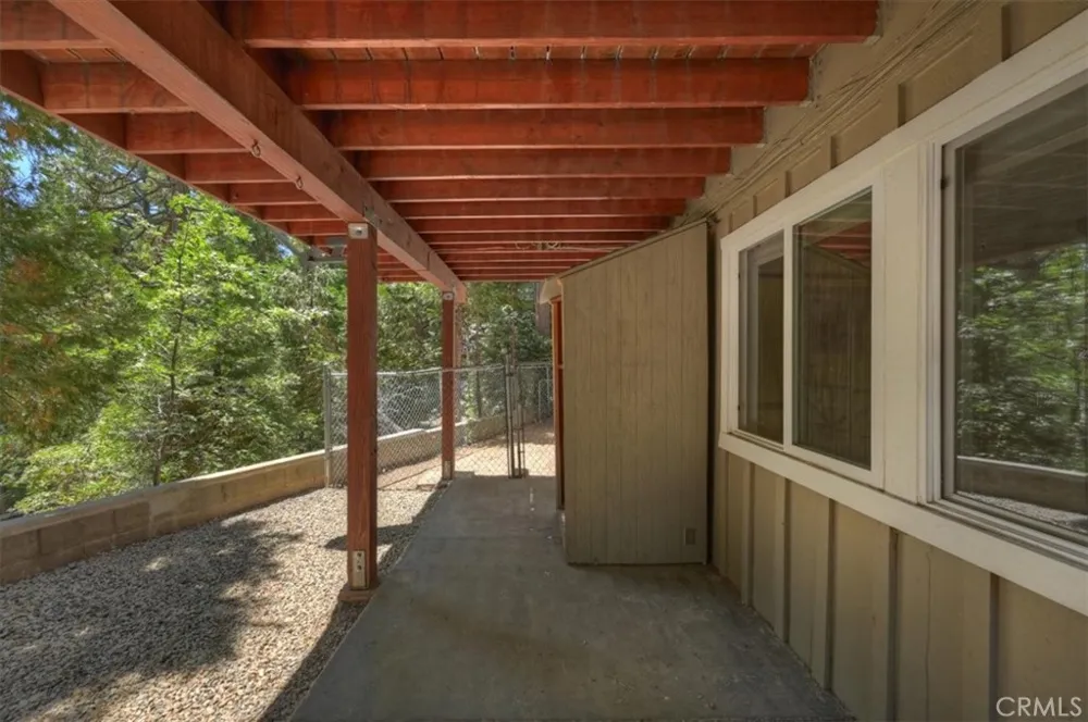 363 Castle Gate Lake Arrowhead, CA 92352
