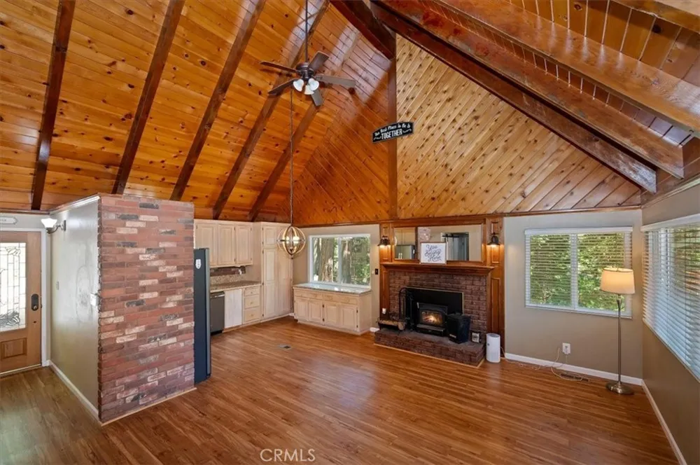 363 Castle Gate Lake Arrowhead, CA 92352