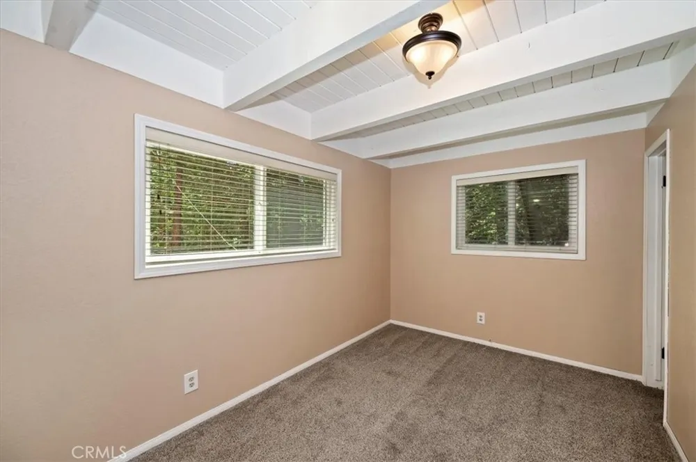 363 Castle Gate Lake Arrowhead, CA 92352