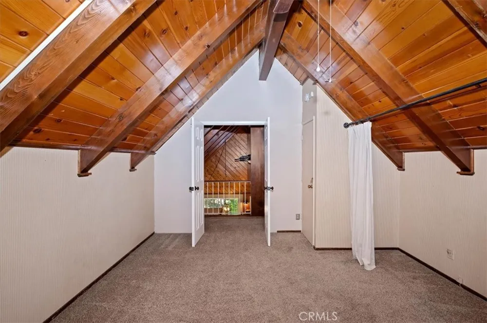 363 Castle Gate Lake Arrowhead, CA 92352