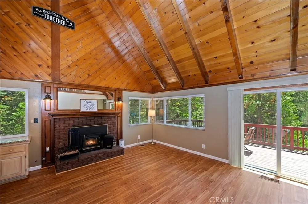 363 Castle Gate Lake Arrowhead, CA 92352