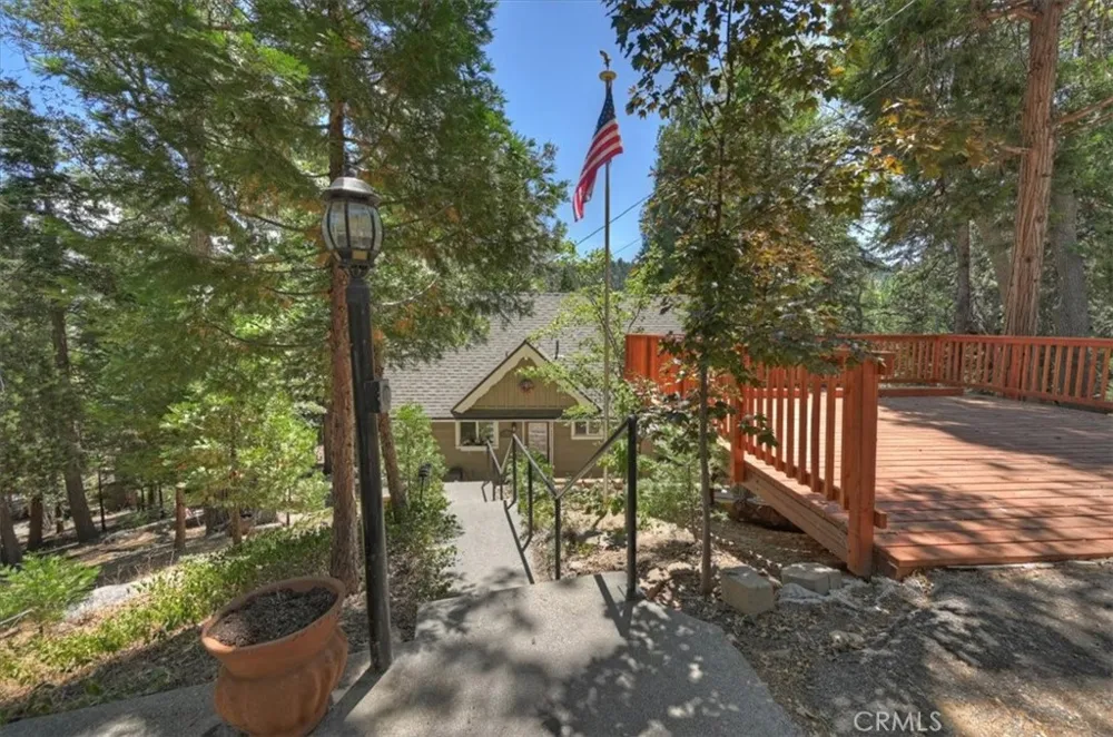363 Castle Gate Lake Arrowhead, CA 92352