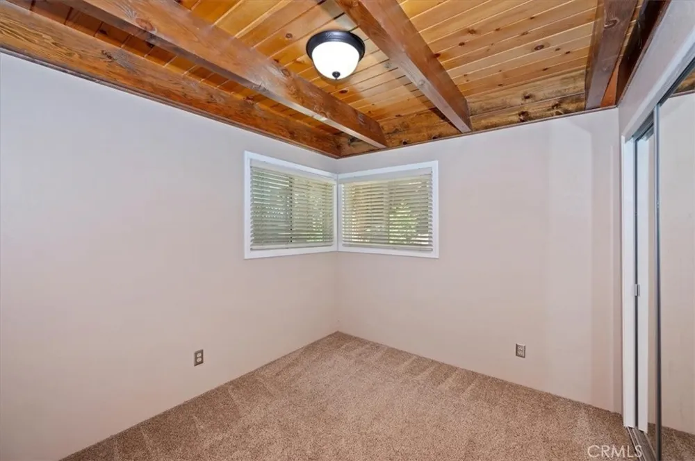 363 Castle Gate Lake Arrowhead, CA 92352