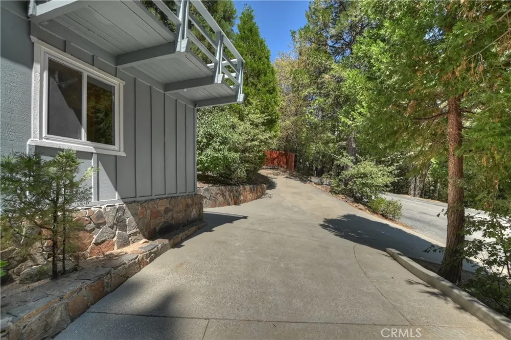 26661 Lake Forest Twin Peaks, CA 92391