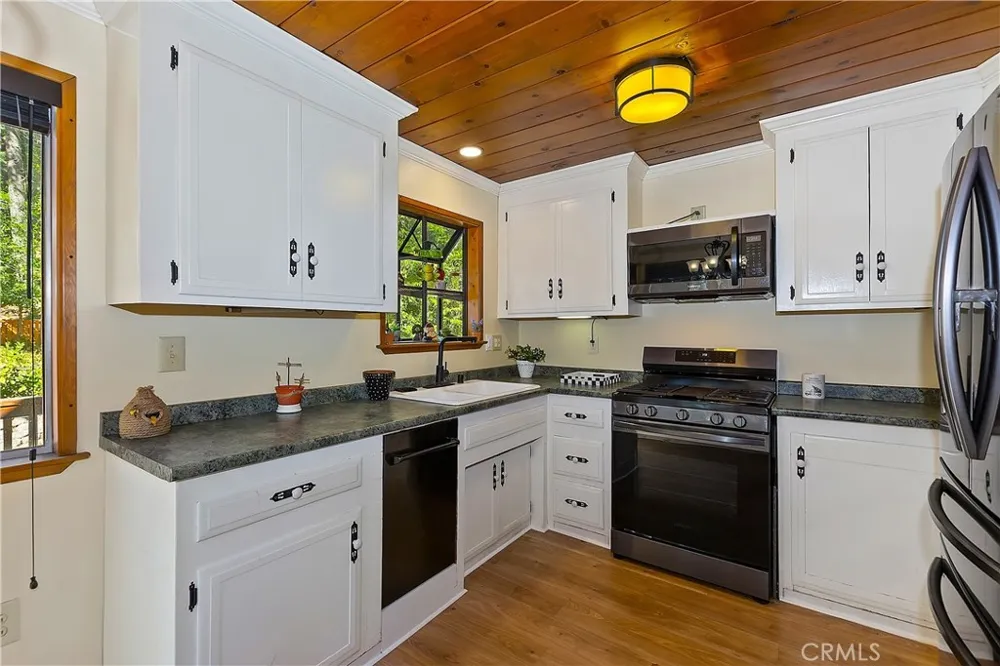 863 Oak Lake Arrowhead, CA 92385