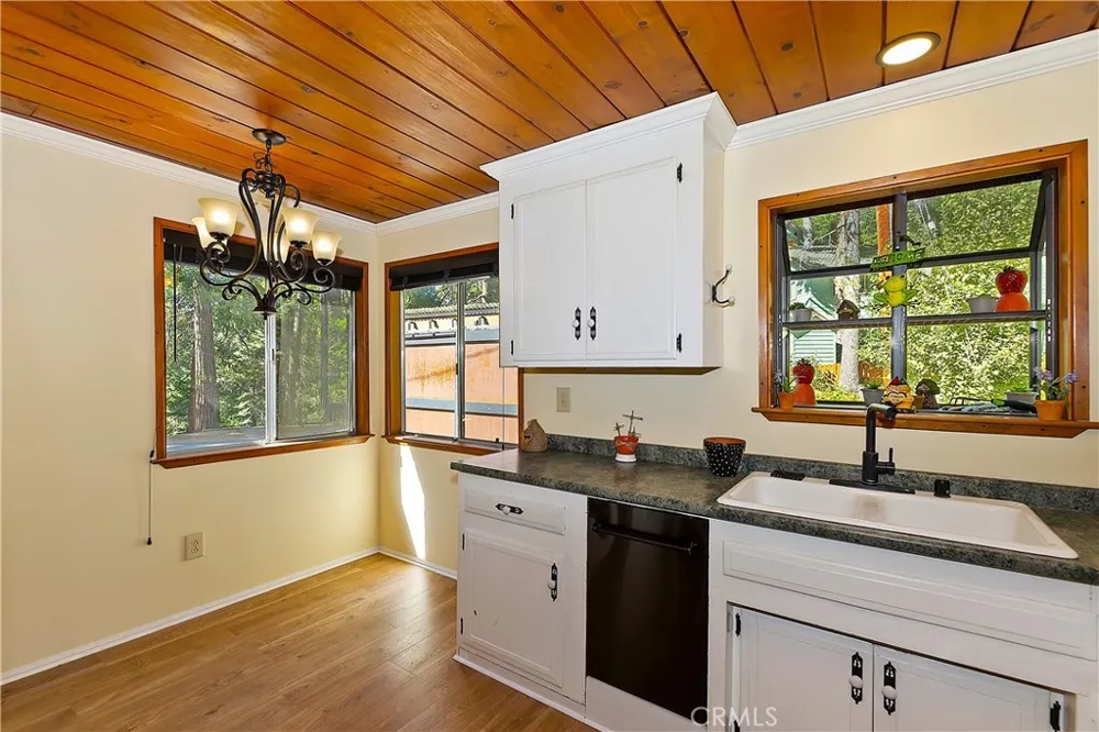 863 Oak Lake Arrowhead, CA 92385