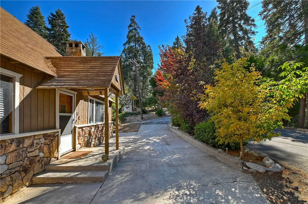 863 Oak Lake Arrowhead, CA 92385
