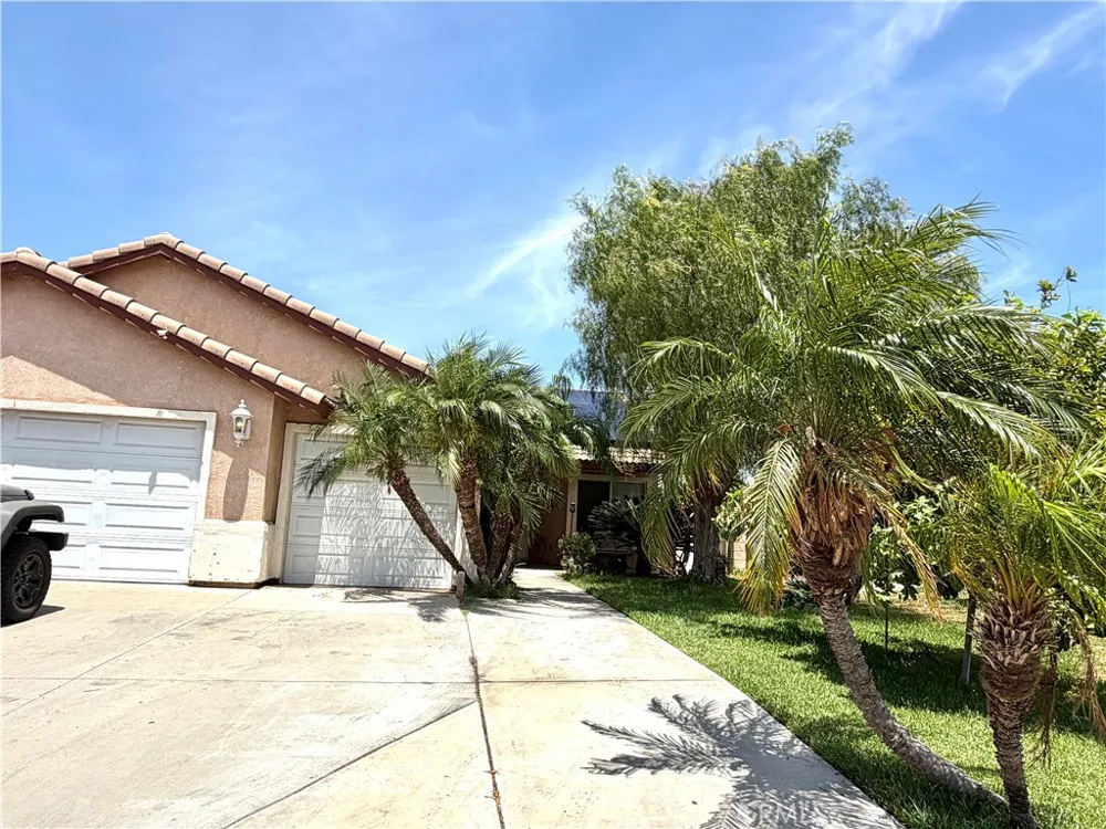 15184 Macadamia Court Fontana, CA 92335