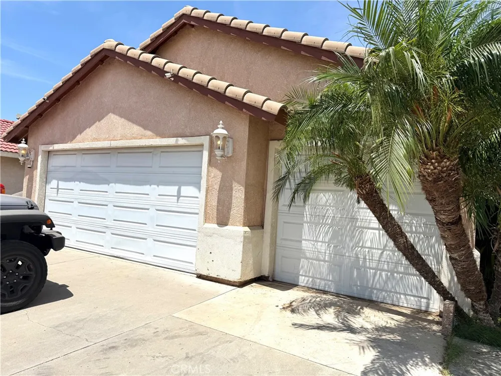 15184 Macadamia Court Fontana, CA 92335