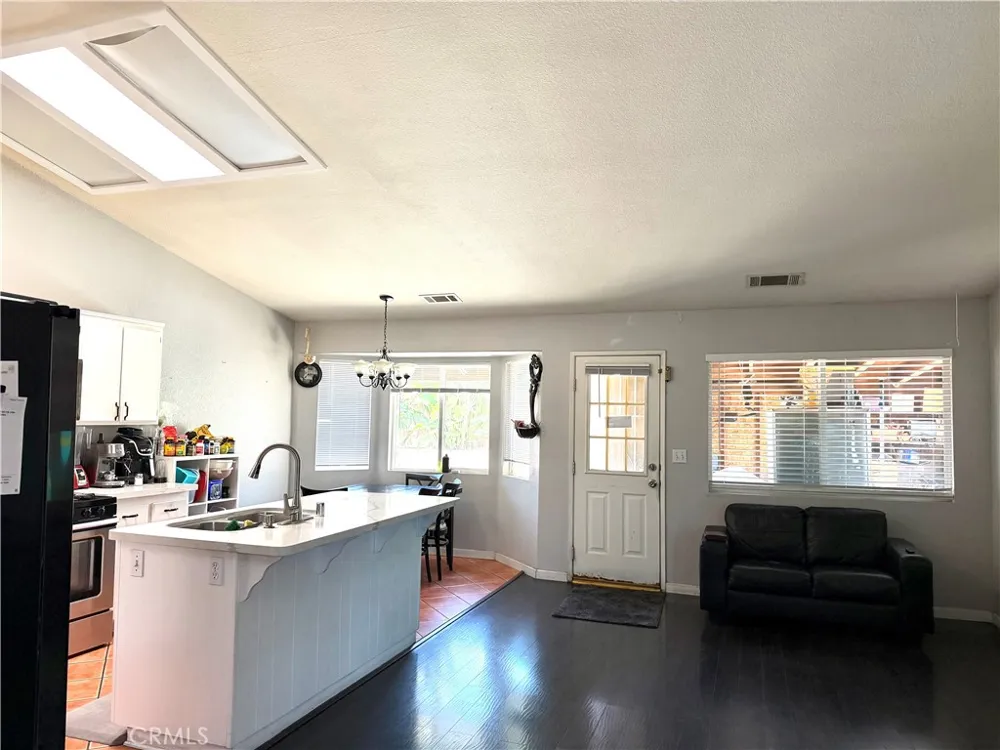 15184 Macadamia Court Fontana, CA 92335