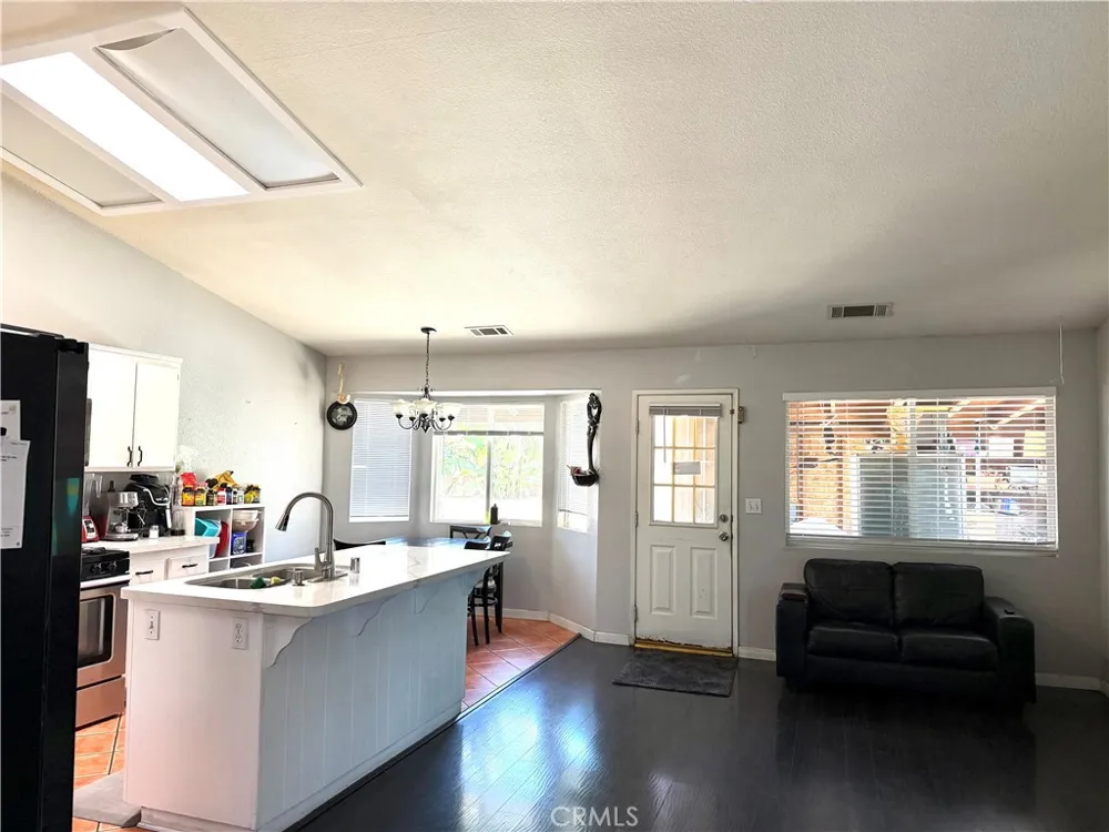 15184 Macadamia Court Fontana, CA 92335