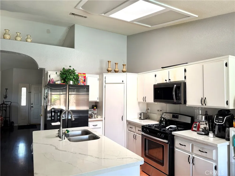 15184 Macadamia Court Fontana, CA 92335