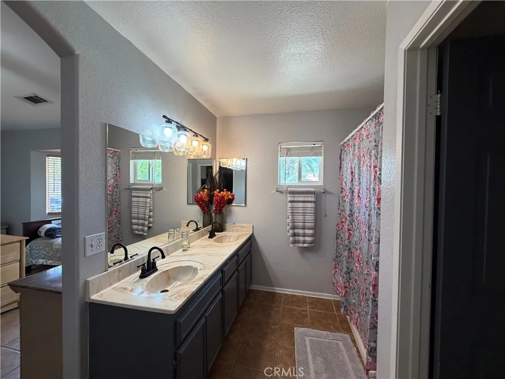 15184 Macadamia Court Fontana, CA 92335